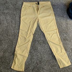 Yellow skinny jeans
